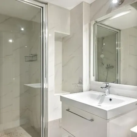 Spacieux Et Confortable Avec Vue Tour Eiffel Apartment