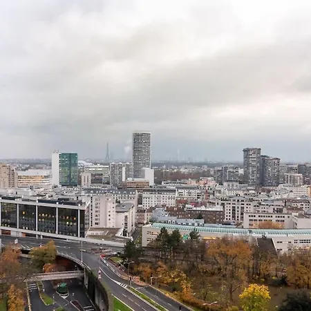 Spacieux Et Confortable Avec Vue Tour Eiffel Apartment Puteaux